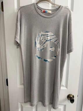 Free People BEACH Grey Short Sleeve Tee with Blue Yin-Yang Graphic NWOT